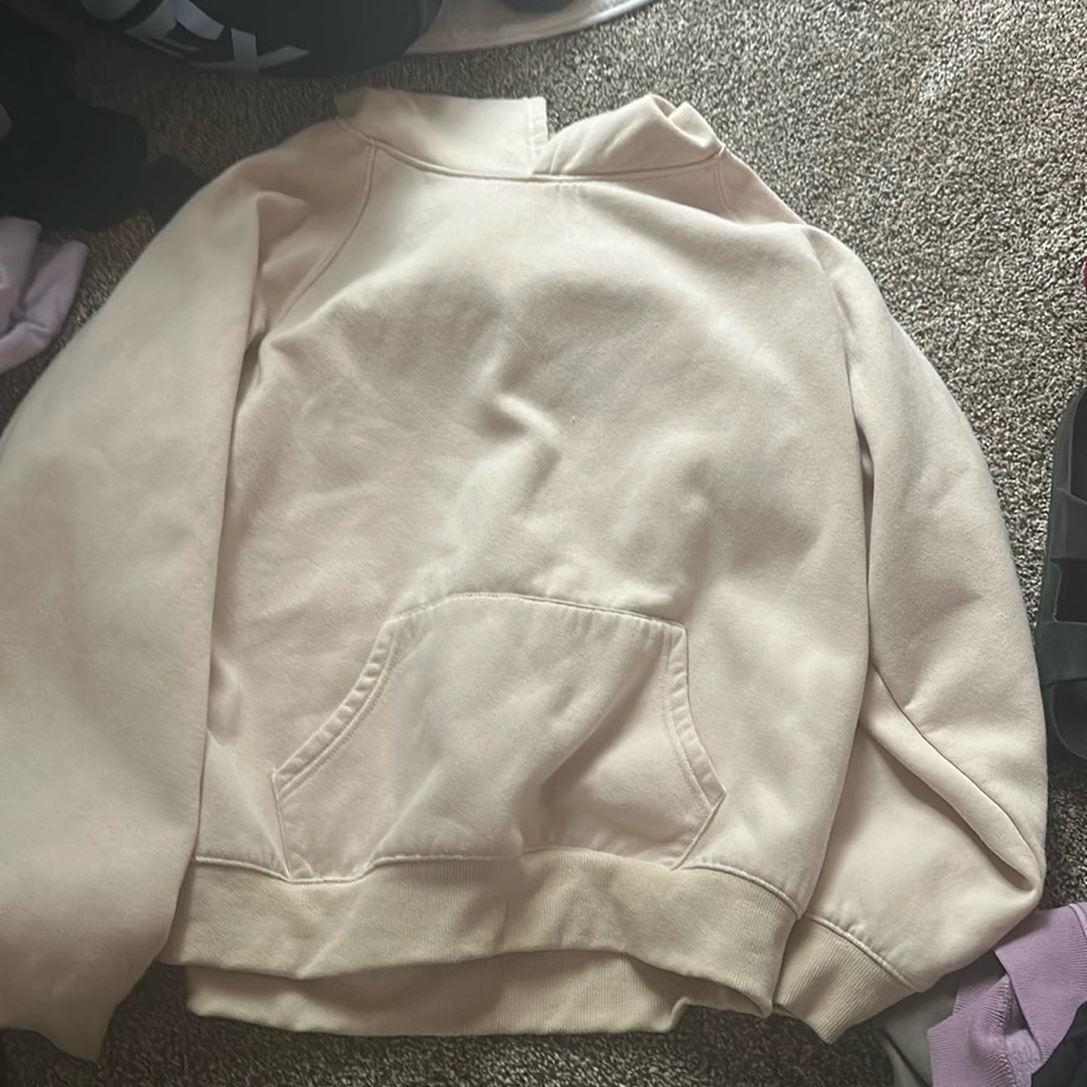 Aritzia look alike. Great quality Amazon hoodie plain